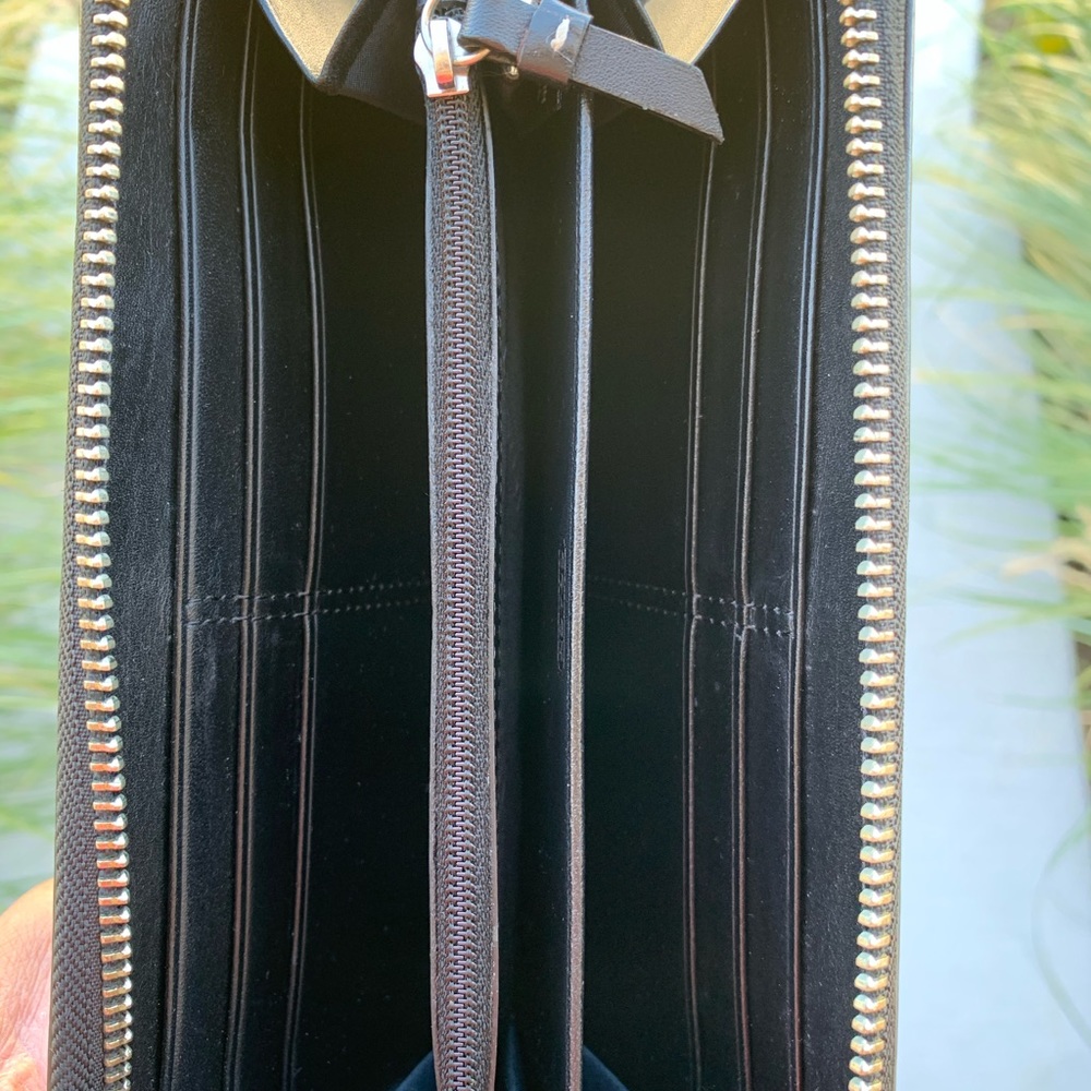 Authentic Coach Hampton Sig Zip Around Wallet - image 2